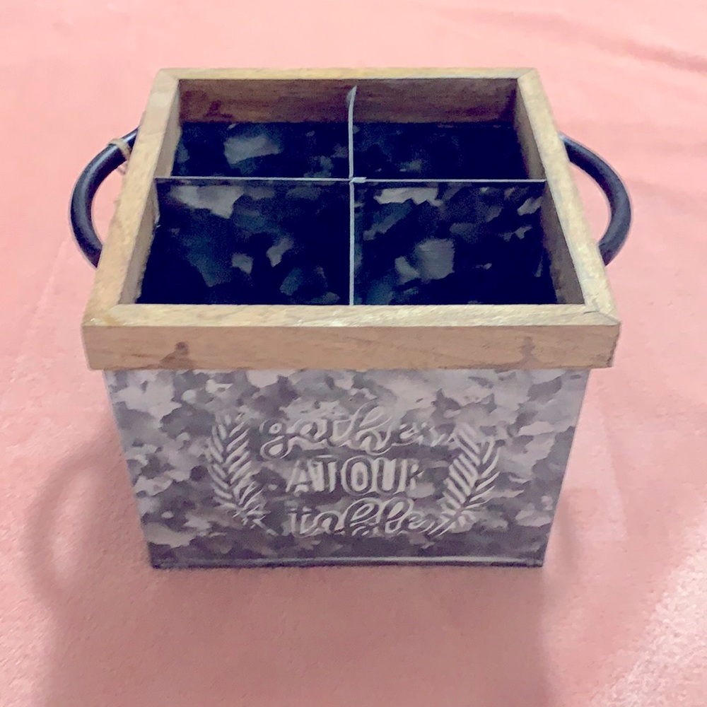 New Honeysuckle Homestead Flatware Caddy!!